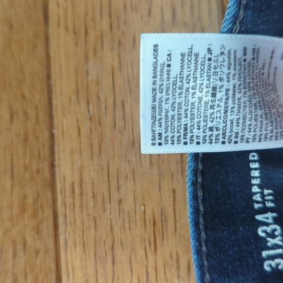 Banana Republic Traveler Blue Jeans. Tapered Fit. Faded. 31" x 34" (Like New) - Picture 5 of 8